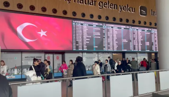 Turkiya: O‘zbek qizlari “fohisha” degan stereotip qayerdan keldi? - BBC ...