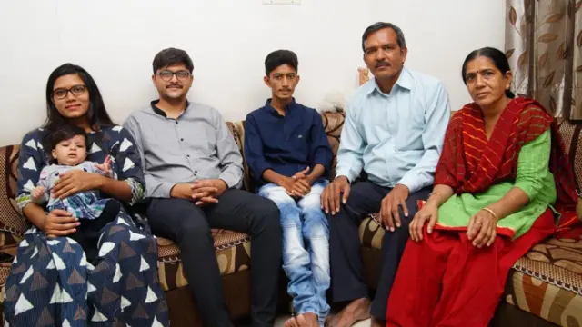 જીનલ પરિવાર સાથે