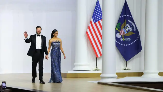 अमेरिका के नए उपराष्ट्रपति जेडी वेंस और उनकी पत्नी ऊषा वेंस