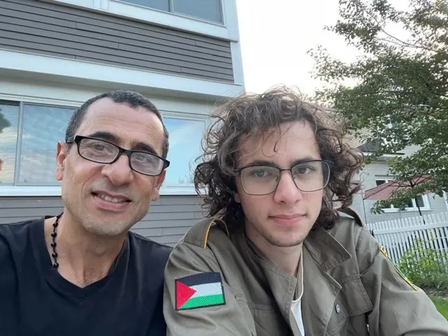 يرى علي عورتاني أن ما حدث لابنه لا يقارن بما يعيشه الفلسطينيون