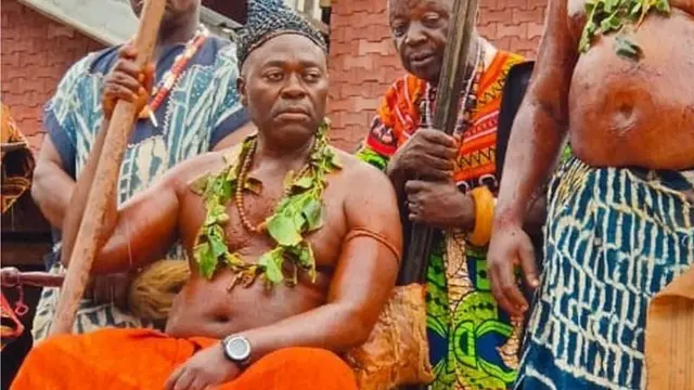 Di new king for im stool throne