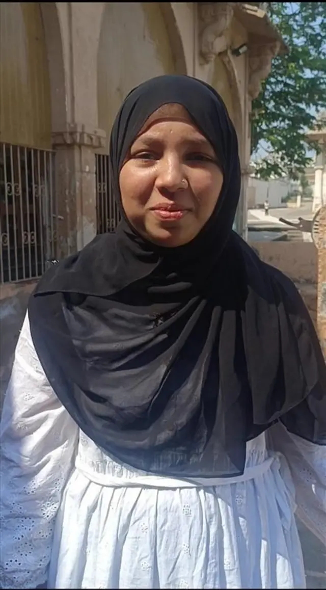 આણંદથી સરખેજ રોજાની મુલાકાતે આવેલ તરન્નુમ શેખ