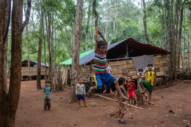 စစ်ရှောင်စခန်းမှာ ရောက်နေတဲ့ ဒီးမော့ဆိုက ကလေးငယ်တွေ