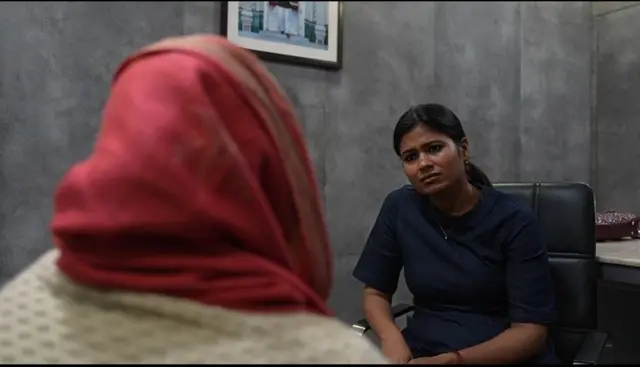 अभियुक्त की मां