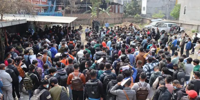 उडानअघि अभिमुखीकरणका क्रममा कामदार (फाइल तस्वीर)