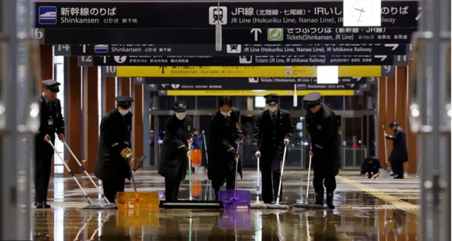 సోమవారం నాటి భూకంపం తర్వాత రవాణా వ్యవస్థను పునరుద్దరించిన అధికారులు