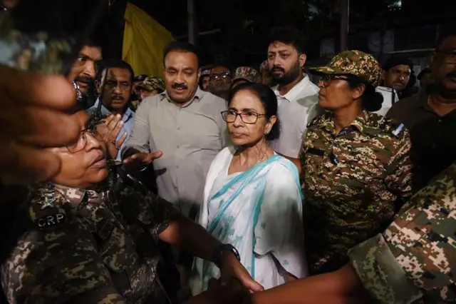 மேற்கு வங்கம்: மமதா பானர்ஜியின் அரசியல் எதிர்காலம் என்ன ஆகும்? மீண்டு வருவாரா?