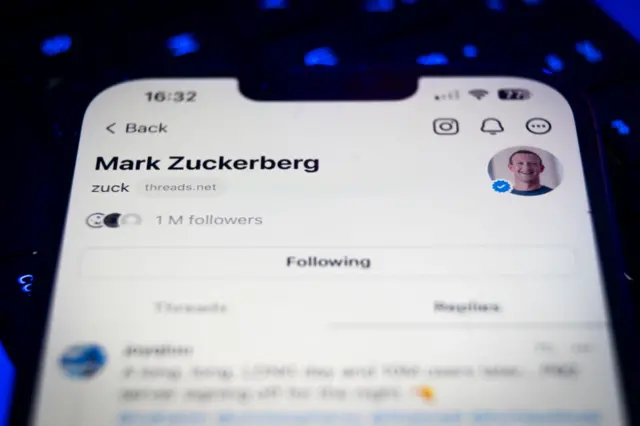 Mark Zuckerberg messages sont vus sur l'application Instagram Threads dans cette photo illustration le 06 Juillet, 2023 à Varsovie, Pologne