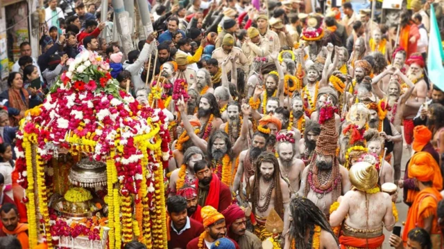 Các nhóm thánh nhân Hindu đã đến Prayagraj để dự lễ hội