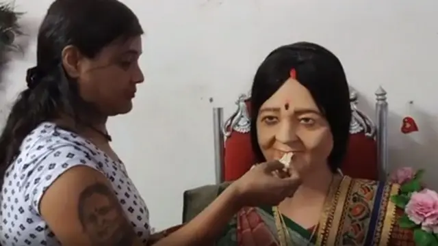 అమ్మ విగ్రహాం