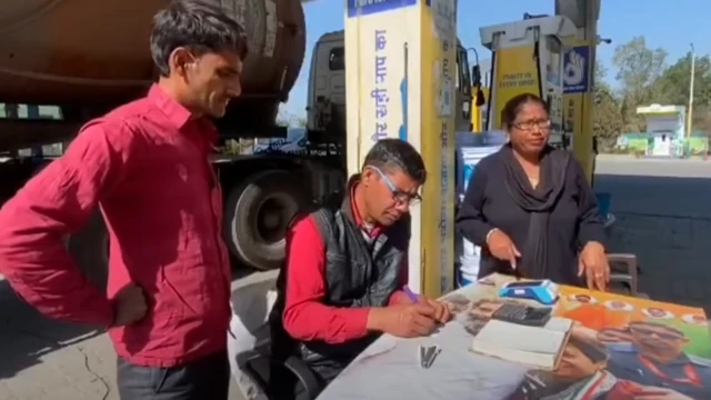 ਪੈਟਰੋਲ ਪੰਪ 'ਤੇ ਕੰਮ ਕਰਦੇ ਅਨੀਤਾ