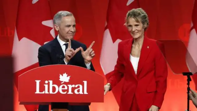 ਮਾਰਕ ਕਾਰਨੇ ਆਪਣੀ ਪਤਨੀ ਡਿਆਨਾ ਕਾਰਨੇ ਦੇ ਨਾਲ