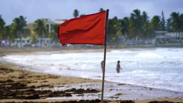 Foto mostra uma bandeira vermelha1xbet depósito pixuma praia.