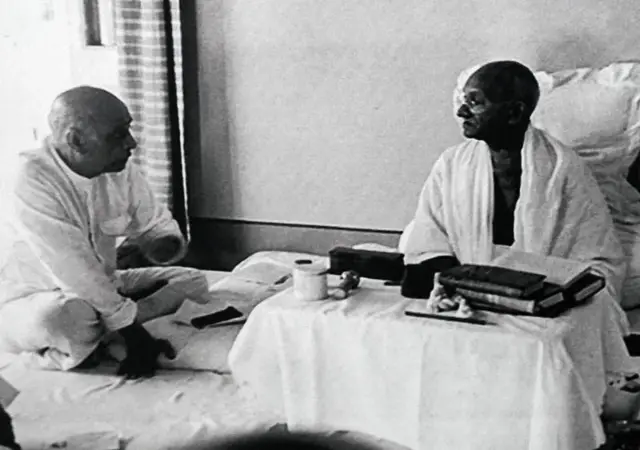 સરદાર@150 : વલ્લભભાઈ પટેલ, વિઠ્ઠલભાઈ, મહાત્મા ગાંધી, ચંપારણ સત્યાગ્રહ, ખેડા સત્યાગ્રહ, બોરસદ સત્યાગ્રહ, બારડોલી સત્યાગ્રહ, ઉર્વિશ કોઠારી, બીબીસી ગુજરાતી