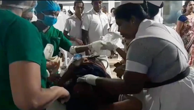 "තුවාලකරුවන් ගෙන් 06 දෙනෙකු මේ වෙන කොට රෝහලේ දැඩි සත්කාර ඒකකයේ ප්‍රතිකාර ලබනවා."