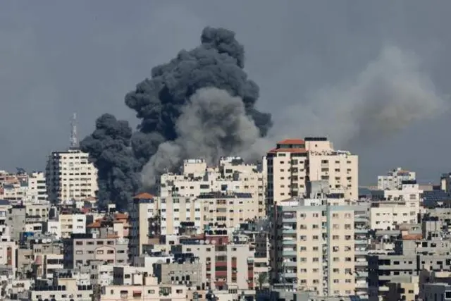 ग़ज़ा पर इसराइल ने जवाबी हमले किए हैं. 