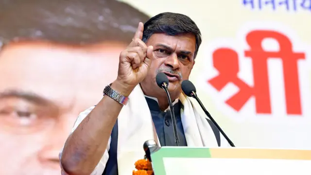 पूर्व नौकरशाह आरके सिंह आरा से चुनाव हार गए और फ़िलहाल केंद्र में मंत्री बनाए जाने की उनकी संभावना पर भी ब्रेक लग गया.