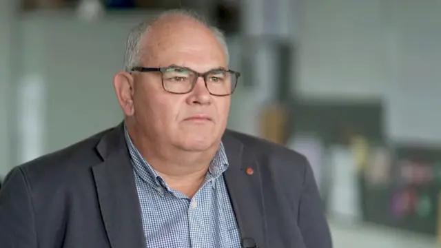 የኬኤንፒ ዳይሬክተር ፖል አቦት 