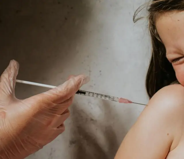 குழந்தைகள் மீது கொடிய பரிசோதனை செய்த மருத்துவர் : ஆல்ப்ஸ் மலைத் தொடரின் அடிவாரத்தில் அமைந்திருக்கும் மஞ்சள் வீட்டின் பின்னணி