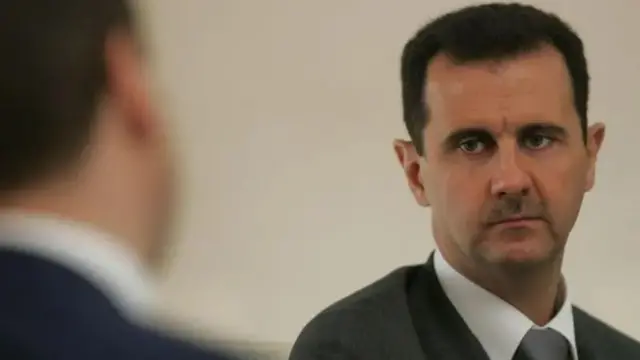 Wakaaladda wararka ee Reuters ayaa dib u eegtay wada sheekeysi WhatsApp ah oo dhexmaray gacanyarayaasha Ibrahim, iyo sidoo kale xogta la socodka duullimaadka