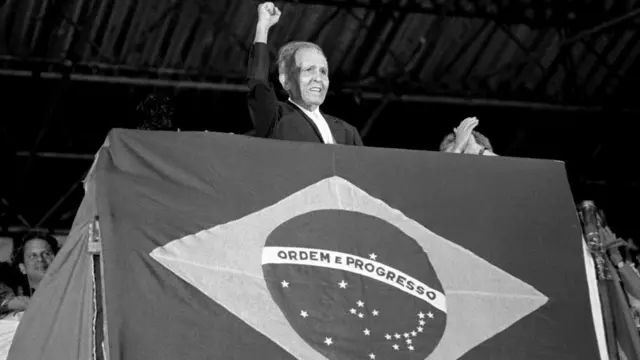 Carlos Prestes durante campanha de Lula à presidência, em 1989
