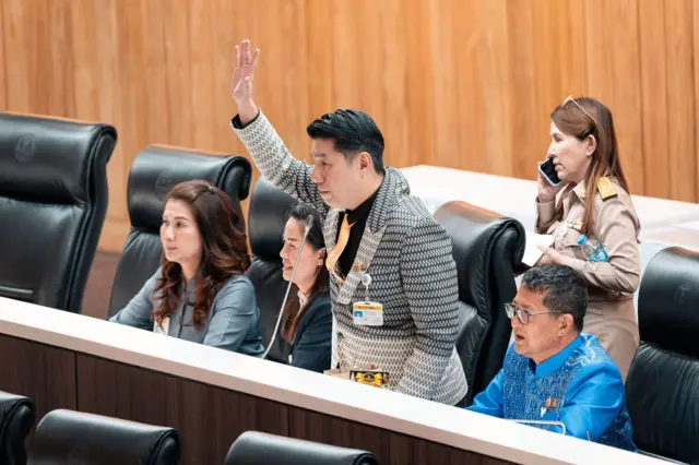 พิสิษฐ์ อภิวัฒนาพงษ์ บอกว่า การตัดอำนาจ สว. ในการผ่านร่างรัฐธรรมนูญด้วยคะแนนเสียงเห็นชอบ 1 ใน 3 เป็นสิ่งที่เขา “ยอมไม่ได้”