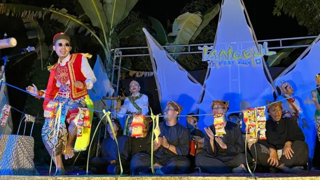 Pentas sandur di Bojonegoro