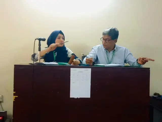 বাবাকে নিয়ে চায়ের নিলাম পরিচালনায় 