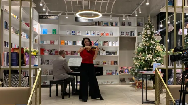 Китеп дүкөндө өткөн саамалыктардын бири