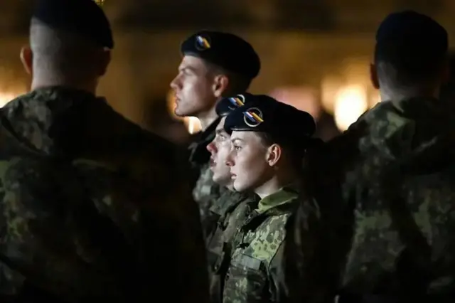 نیروهای نظامی در یک مراسم سوگند