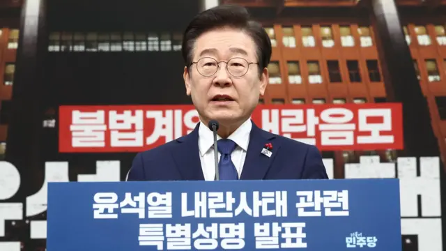 이재명 더불어민주당 대표가 6일 서울 여의도 국회에서 윤석열 내란사태 관련 특별성명을 발표하고 있다