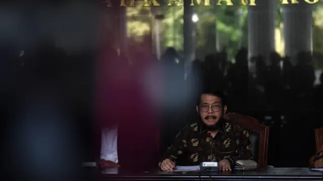 Majelis Kehormatan MK memeriksa Ketua MK, Anwar Usman, terkait dugaan pelanggaran etik.