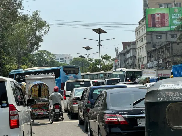 আন্তঃজেলা বাসগুলো ঢাকার যানজটের অন্যতম কারণ বলে গবেষণায় দেখা গেছে
