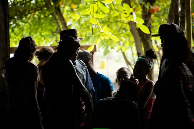 Durante una reunión con la comunidad
