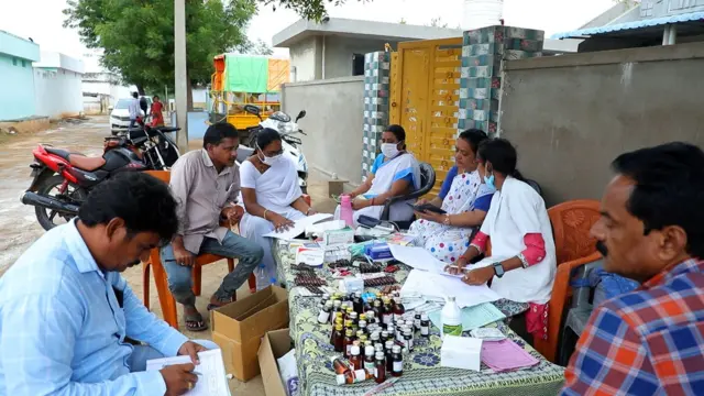 వెంకటాపురంలో ఆరోగ్య శిబిరాలు