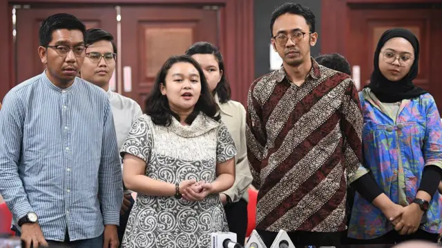 Salah satu pihak yang melaporkan dugaan pelanggaran etik hakim MK adalah Constitutional and Administrative Law Society, perkumpulan pakar hukum tata negara dan ahli hukum administrasi.