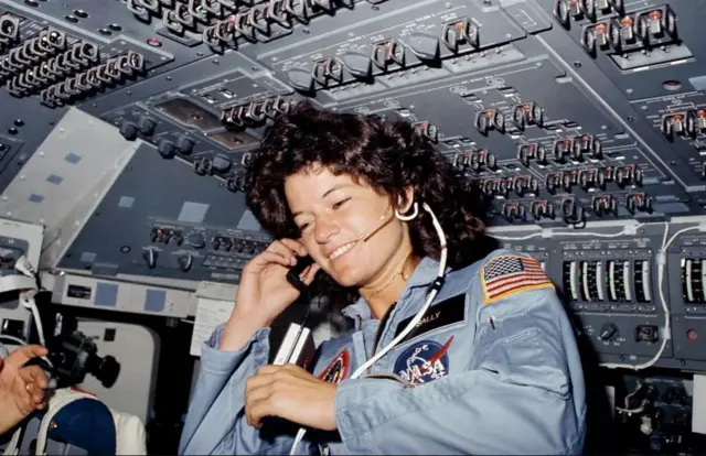 Сели Рајд је добила лични прибор који је садржао шминку за време које ће провести у свемиру