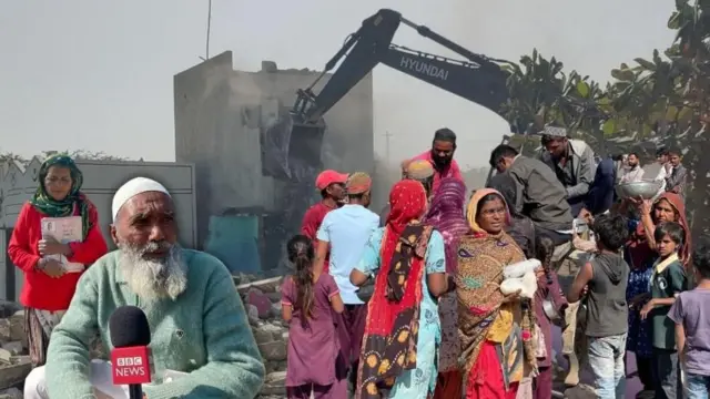 बेट द्वारका में अवैध निर्माण के ख़िलाफ़ प्रशासन की कार्रवाई के बाद वहां कई घरों को तोड़ दिया गया है.