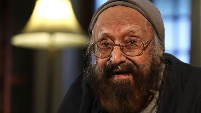 मशहूर लेखक और पत्रकार खुशवंत सिंह की भी सरकार में लैटरल एंट्री हुई थी. 