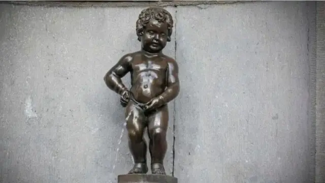 Aworan ere ọmọdekunrin to n tọ ni iduro