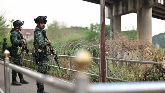 မြဝတီဘက်က အခြေအနေတွေကြောင့် ထိုင်း-မြန်မာနယ်စပ်မှာလည််း ထိုင်းစစ်တပ်က လုံခြုံရေးတိုးမြှင့်ထားပါတယ်