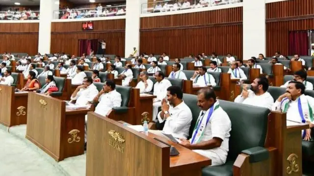 అసెంబ్లీలో జగన్ ఫోటో 