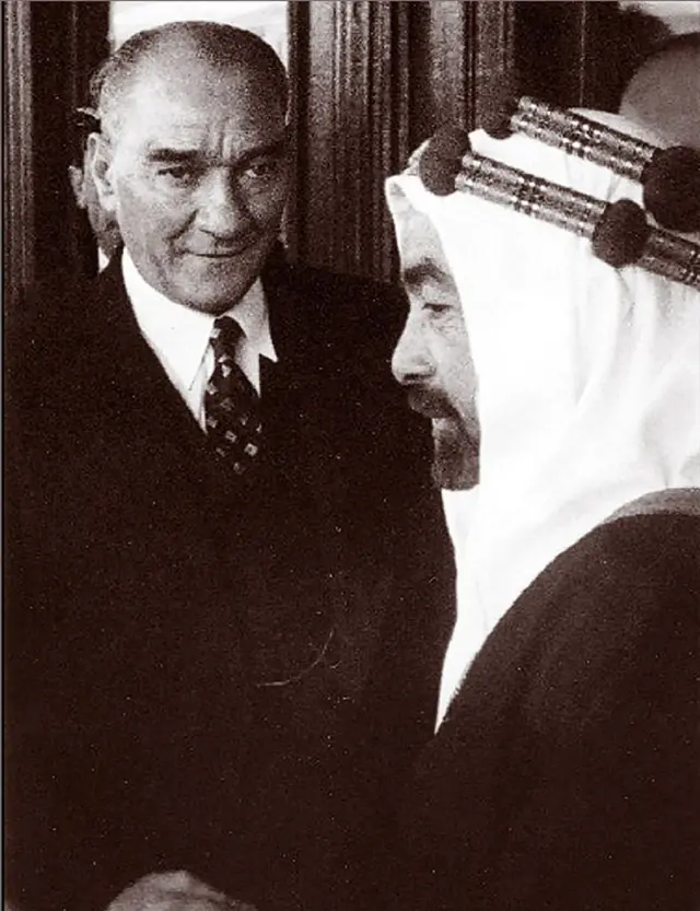 ملك الأردن المؤسس عبد الله الأول خلال زيارته الرئيس التركي مصطفى كمال أتاتورك عام 1937