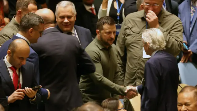 ကုလအစည်းအဝေးထဲ နှုတ်ဆက်နေတဲ့ ယူကရိန်းသမ္မတ