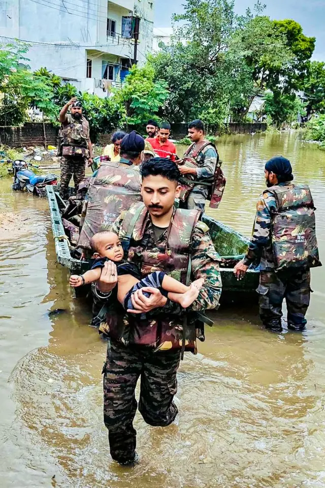 છેલ્લા ત્રણ દિવસમાં વડોદરા શહેર-જિલ્લાના પ્રભાવિત વિસ્તારોમાંથી કુલ 10 હજાર 335 લોકોને સલામત સ્થળે ખસેડવામાં આવ્યા છે