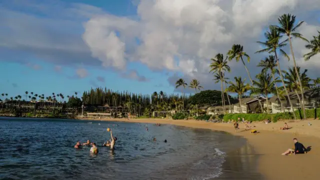 သံတွဲမြို့မှာရှိတဲ့ နာမည်ကျော် ငပလီကမ်းခြေ