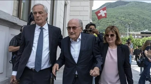 Сот процессинде Блаттер менен Платини жолукпаганга аракет кылышты 