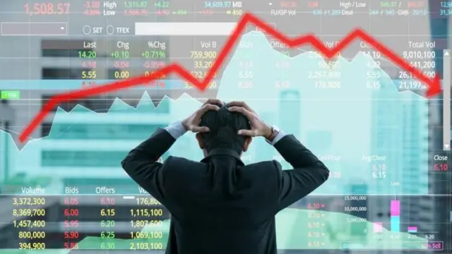 એક તરફ, ભારતીય અર્થતંત્રનો વિકાસ દર, ડિજિટલ પેમેન્ટના ક્ષેત્રમાં ઊભરતા કેન્દ્ર તરીકે ભારતની ઓળખ અને વૈશ્વિક રોકાણકારોના વધતા રસ વિશે ચર્ચા થઈ રહી છે. બીજી તરફ, સામાન્ય લોકો ફુગાવા, વધતા EMI, નોકરીઓ અંગે અનિશ્ચિતતા અને શૅરબજારમાં ઊથલપાથલથી ચિંતિત છે.