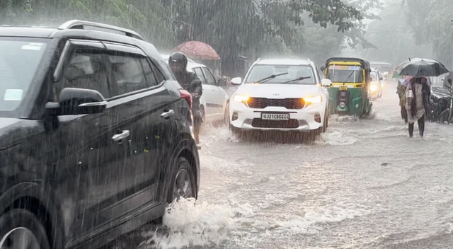 નવસારીમાં વરસાદ ખાબક્યો 