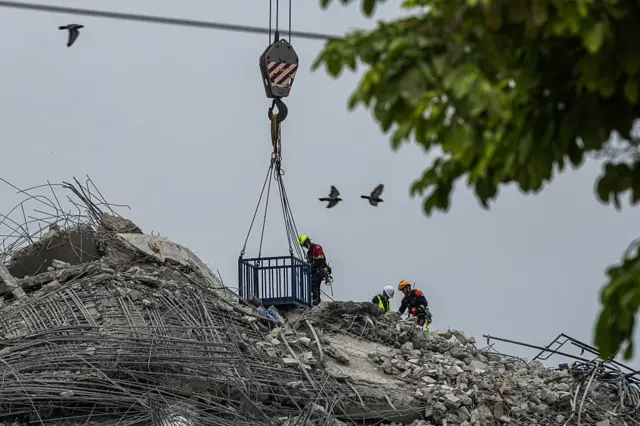 ၂၀၂၅ မတ် ၃၁ ရက်တုန်းက ချက်တူချက်ပြိုကျအဆောက်အဦမှာ ရှာဖွေရေးတွေလုပ်ခဲ့တဲ့ မြင်ကွင်း